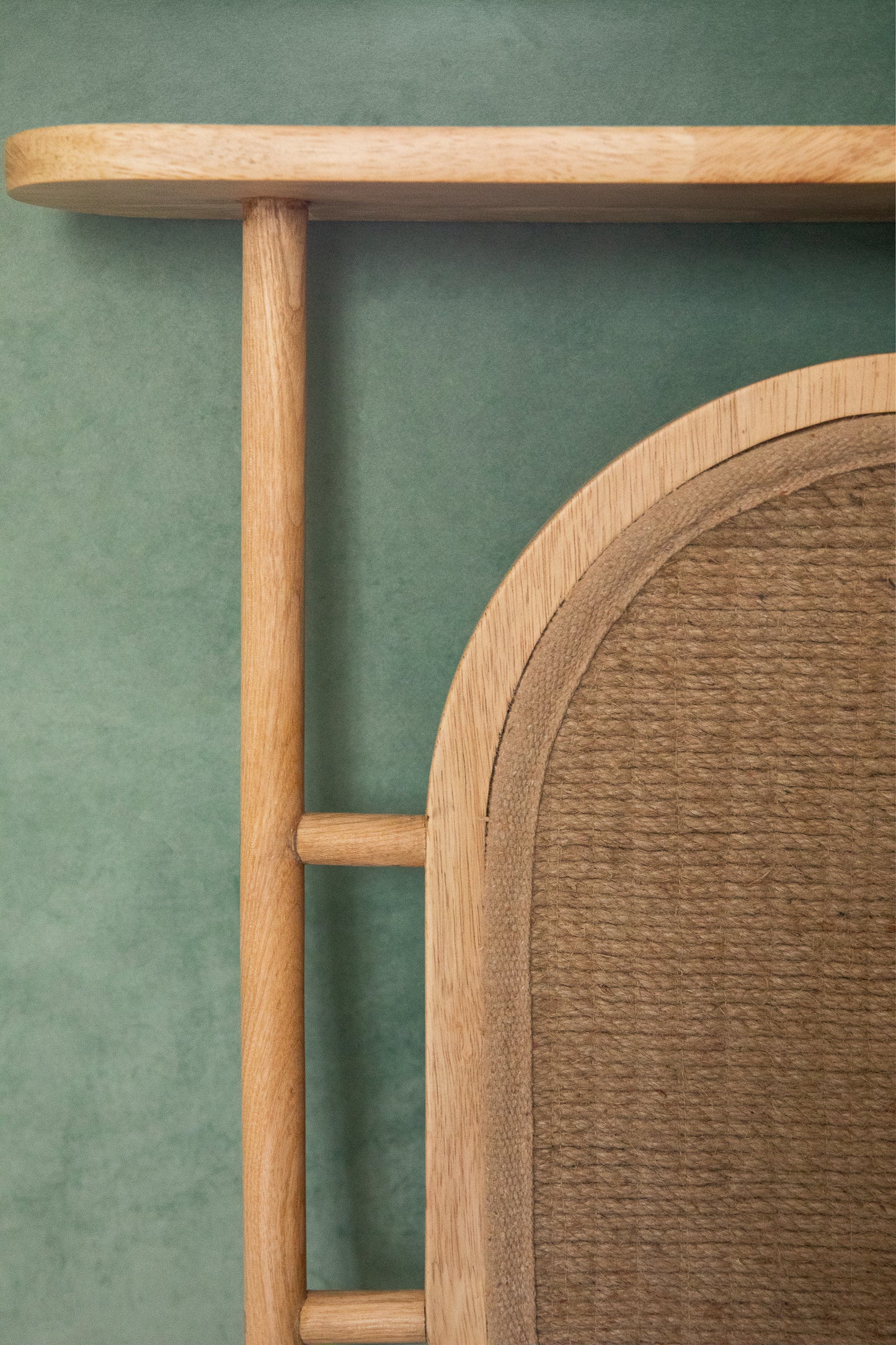 Claw-Rest | Sofa-End Table With Scratch Pad For Cats