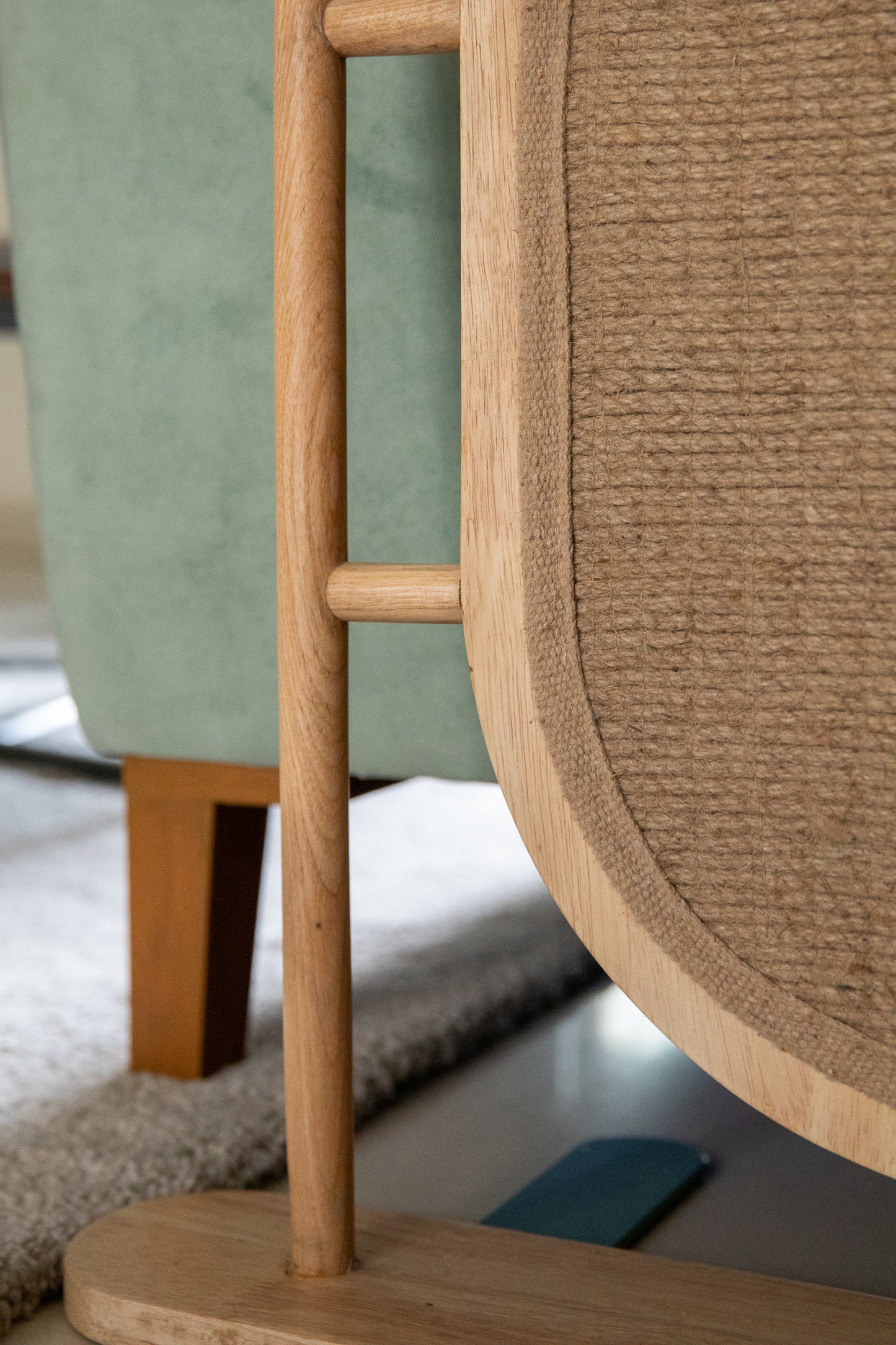 Claw-Rest | Sofa-End Table With Scratch Pad For Cats