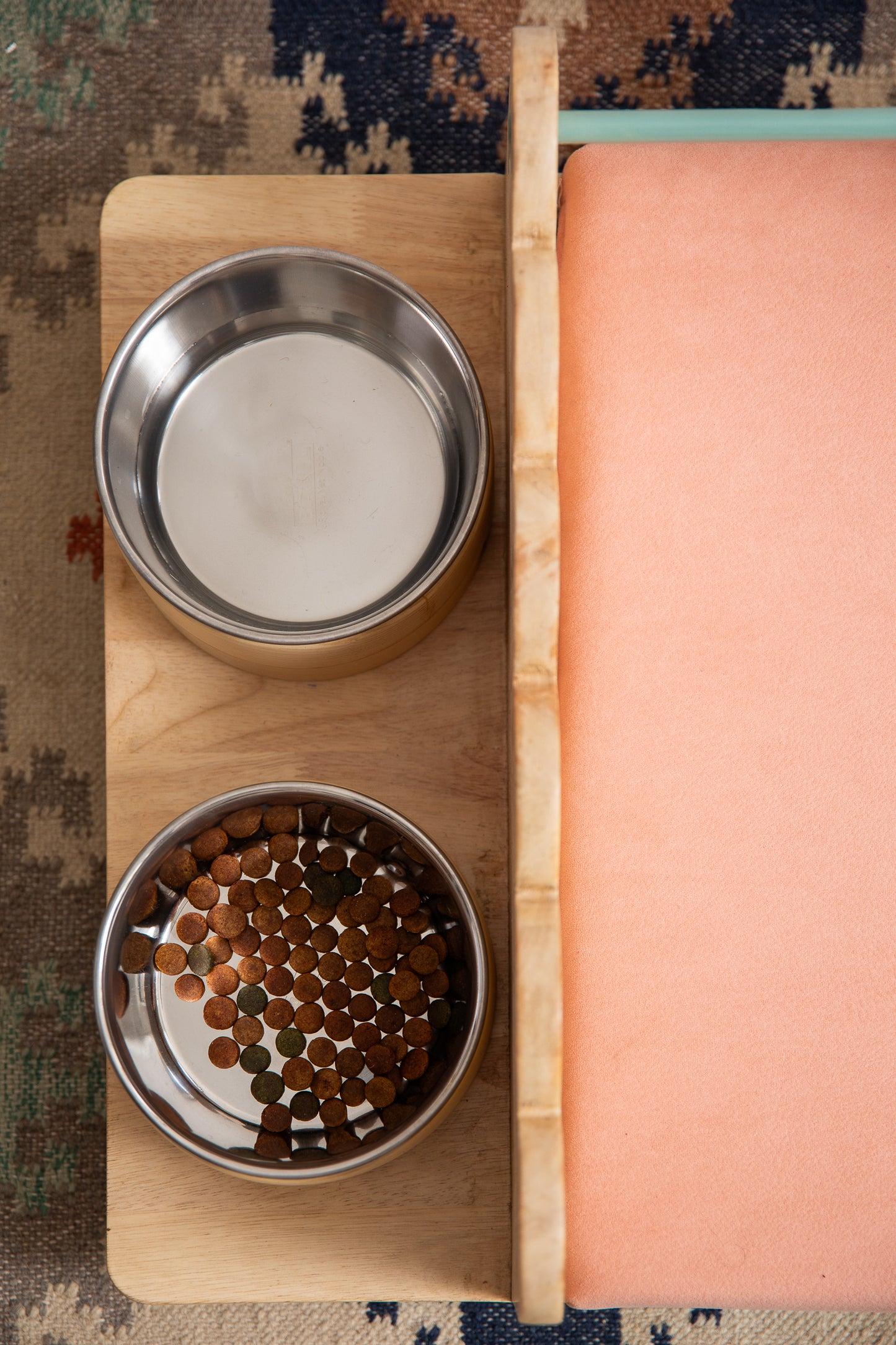 Woof-Top Dog Bed | With Dog Bowls